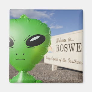 Imán Extranjero inflable con Bienvenido a Roswell ingre