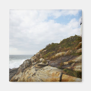 Imán Faro del punto de Pemaquid en una ladera rocosa