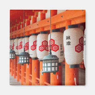 Imán Faroles dentro del Santuario Itsukushima