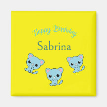 Feliz cumpleaños lindos gatitos azules amarillos