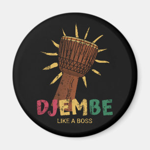 Imán Feliz Djembe como un jefe de tambor africano