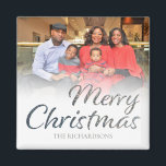 Imán Feliz Navidad Purpurina Plata Foto y nombre comple<br><div class="desc">Enciende la puerta de tu refrigerador con este lindo imán de Feliz Navidad. Personalizar con su foto y nombre. La Feliz Navidad está en un falso purpurina plateado y de fondo blanco. Consulte nuestra colección de Navidades para ver más colores, incluyendo purpurina plateado, oro, rojo, blanco y negro y blanco....</div>