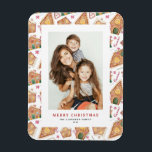 Imán Festividad de los Navidades fotográficos de la Cas<br><div class="desc">Feliz Navidad! Envíe saludos cálidos de vacaciones a su familia y amigos con este imán de Navidades fotográficos de personalizable. Presenta un patrón acuático de casas de pan de jengibre y dulces. Personalice este imán de Navidades fotográficos agregando sus detalles. Este imán de Navidades de pan de jengibre está disponible...</div>