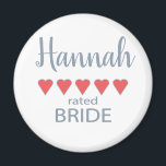 Imán Fiesta de novias y bodas 5 Novia de corazón<br><div class="desc">Los miembros de la fiesta nupcial y nupcial se sentirán amados y apreciados con un regalo de "cinco corazones" hecho especialmente para ellos. El amor es de lo que se trata. Ya sea un boda de ciudad o una boda de destino, los artículos personalizados le harán sonreír. Las camisetas del...</div>