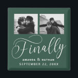 Imán Finalmente Boda Minimalista 2 Foto Guardar la fech<br><div class="desc">Ha merecido la pena esperar y ahora está listo para enviar por fin sus fechas guardadas! Estas bodas minimalistas ahorran a los imanes de fecha son perfectamente simples pero a la vez super modernos. Personaliza fácilmente el diseño añadiendo tus propias fotos, nombres y fecha de boda. Se pueden encontrar elementos...</div>