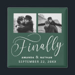 Imán Finalmente Boda Minimalista 2 Foto Guardar la fech<br><div class="desc">Ha merecido la pena esperar y ahora está listo para enviar por fin sus fechas guardadas! Estas bodas minimalistas ahorran a los imanes de fecha son perfectamente simples pero a la vez super modernos. Personaliza fácilmente el diseño añadiendo tus propias fotos, nombres y fecha de boda. Se pueden encontrar elementos...</div>