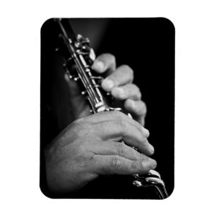 Imán Flauta tocada en blanco y negro por gitano