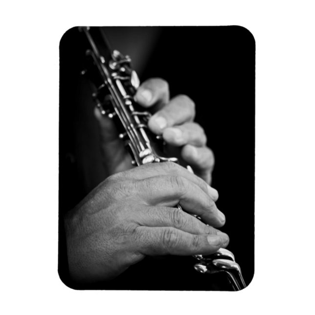 Imán Flauta tocada en blanco y negro por gitano (Vertical)