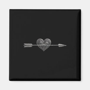 Imán Flecha ilustrada recorriendo el corazón ilustrado