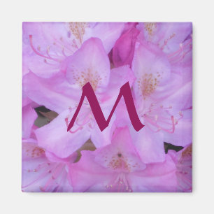 Imán floral rosado del monograma