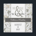 Imán Floral Sprigs Simple Elegancia Moderna<br><div class="desc">Este elegante imán Mr. y Mrs. boda presenta los nombres de las parejas y la fecha de boda. Un gran imán para un favor o guardar el recordatorio de fecha. Se ha creado con algunas escarabajas florales de bonito, espeluznantes y mudas a mano. El moderno diseño neutro tiene un aspecto...</div>