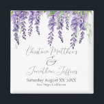 Imán Flores de glicinia morada en blanco elegante<br><div class="desc">Este imán personalizado presenta un hermoso diseño botánico y floral de boda. El fondo es un blanco sencillo y elegante,  con flores de glicinia morada que bordean la parte superior.</div>