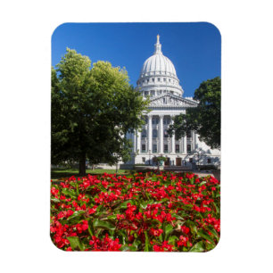 Imán Flores Frente Al Capitolio Estatal