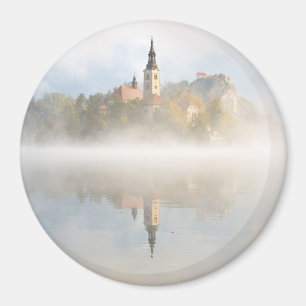Imán Foggy sunrise at Lake Bled