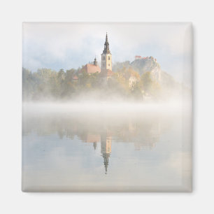 Imán Foggy sunrise at Lake Bled