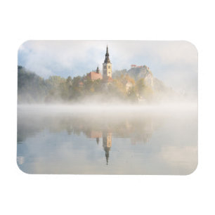 Imán Foggy sunrise at Lake Bled