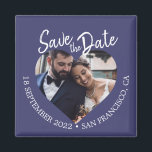 Imán Foto Azul Marino Modern Script Salva la Fecha<br><div class="desc">Imán de "save the date" con letra script moderna y foto en azul marino con una ventana de foto en forma de corazón, fondo azul marino profundo y texto en letra script manuscrita en blanco. Este diseño muestra su foto de compromiso mientras presenta claramente la fecha y el lugar de...</div>