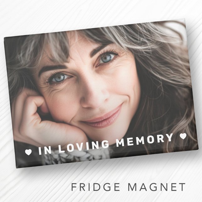 Imán Foto conmemorativa en memoria de amor (Custom memorial photo magnet with “In Loving Memory” message and hearts, featuring a portrait photo)