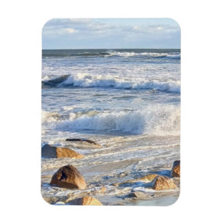 Imán Foto de la costa del océano tormentoso olas y espu