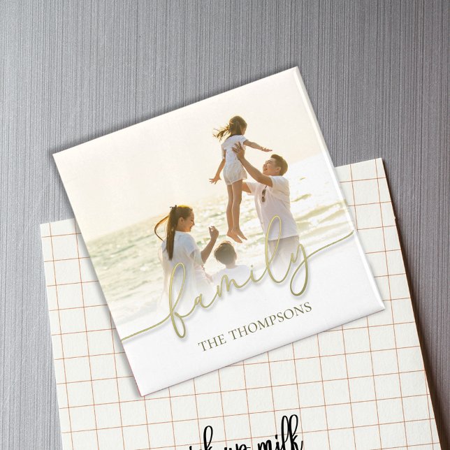 Imán Foto de la familia Gold Script de personalizado (Simple gold calligraphy script photo magnet with gold stylish calligraphy. )