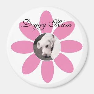 Imán Foto de perro tímido con cachorro en flor rosa
