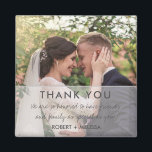 Imán Foto del Día de la Boda Gracias Por Favor<br><div class="desc">Moderno boda gracias imanes con tu foto favorita del día de la boda,  tu mensaje y nombres.</div>