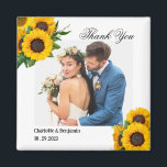 Imán Foto del país Girasol Boda Favor Regalo<br><div class="desc">El imán Country Sunflower Photo Wedding Favor Gift presenta fondo rústico, arte de clips de girasol, plantilla de fotos de pareja boda y texto. Un regalo perfecto de boda de girasol para sus invitados. Haga clic en el botón de personalización para personalizar con su texto o foto.Por favor visite mi...</div>