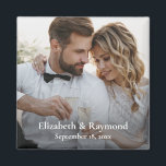 Imán Foto moderna de casamiento personalizado<br><div class="desc">Este regalo Boda se entrega a una pareja recién casada para celebrar su matrimonio. Este regalo lo suelen dar la familia, amigos y conocidos como una muestra de su amor, apoyo y buenos deseos para el futuro de la pareja juntos. Este regalo de Boda se entrega a menudo en la...</div>
