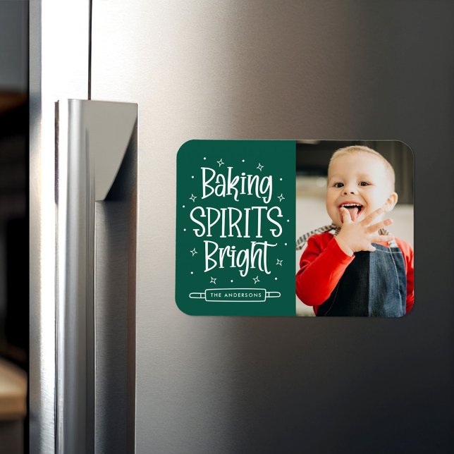 Imán Foto navideña verde de Baking Spirits Bright (Subido por el creador)