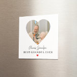 Imán Foto personalizada del abuelo | Mejor abuelo jamás<br><div class="desc">¡Celebremos al abuelo cada vez que abra el refrigerador! Este imán de fotos cuadrado personalizado presenta un marco en forma de corazón con tu recuerdo favorito y las palabras Mejor Abuelo de siempre — todo puesto en un fondo blanco limpio con un acento cardíaco rojo dulce. Perfecto para el Día...</div>