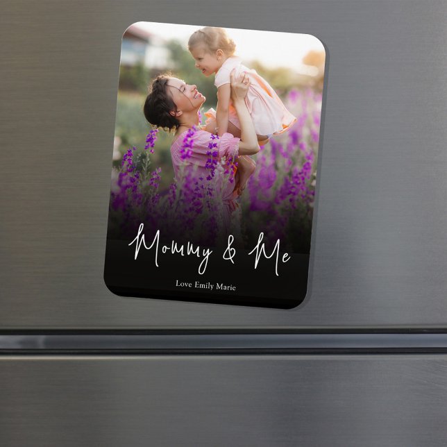 Imán Foto personalizada simple Mamá y yo personalizada (Mommy and Me Mother's Day Custom Photo Magnet)