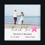 Imán Foto personalizado Starfish Beach Wedding Favor<br><div class="desc">El imán personalizado Photo Starfish Beach Wedding Favor incluye estribor, texto y plantilla de fotos de pareja boda. Un regalo perfecto para tu boda. Coincidirá con la temática boda como playa, tropical, costera, Hawaii o boda de destinos. Haga clic en el botón de personalización para personalizar con su texto o...</div>