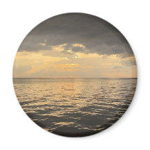 Fotografía de la reflexión del atardecer en el océ