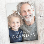 Imán Fotografía del mejor abuelo abuelo del mundo<br><div class="desc">Refrigerador vertical imán con la foto de tu personalizado y el texto "El mejor abuelo del mundo" con el año personalizado u otro texto debajo.</div>