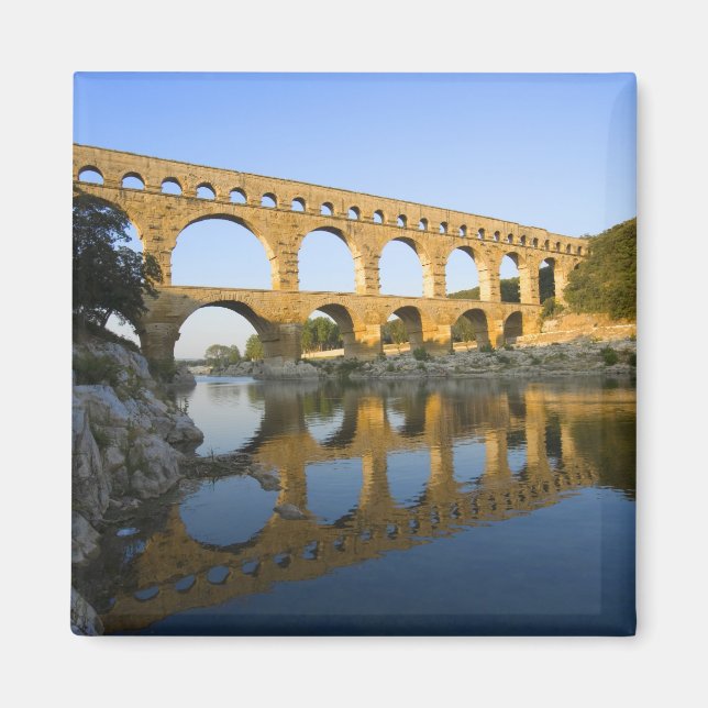 Imán Francia, Aviñón. El acueducto romano Pont du Gard (Frente)