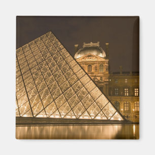 Imán Francia, París. El Louvre al anochecer. Crédito 2
