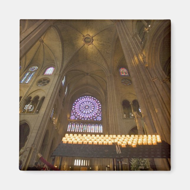 Imán Francia, París. Interior de la Catedral de Notre D (Frente)