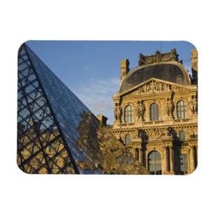 Imán Francia, París, Museo del Louvre y la Pirámide,