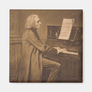 Imán Franz Liszt en el piano