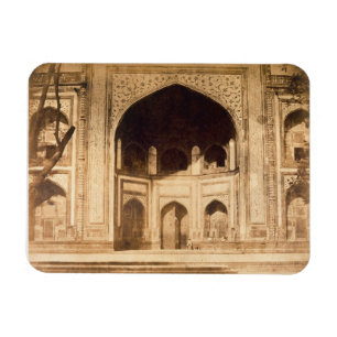 Imán Fuera del Taj Mahal, ilustrado probablemente en el