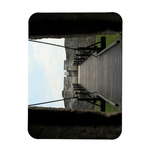 Imán Fuerte en st augustine con vistas al castillo (Vertical)