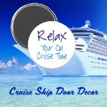 Imán Funny Cruise Cabin Stateroom Door<br><div class="desc">Divertida y divertida puerta de camarote de barco de crucero. Relájate En Tiempo De Cruceros. Disfrute de sus viajes de vacaciones lejos del hogar y del trabajo. Diviértete un poco. Este marcador de la puerta de la cabina le ayuda a encontrar su camarote mientras navega en un barco. Diseño moderno...</div>