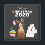 Imán Funny Navidades personalizados 2020<br><div class="desc">¡2020 ha sido un año! Esto será un navidad como ningún otro, esparcirá algunas risas con un divertido imán de navidades del virus de la corona. Presentando el texto 'Nombre de la familia, Navidades y 2020'. Un bonito reno enredado con luces de hadas, algunos íconos de 2020; rollo de inodoro,...</div>