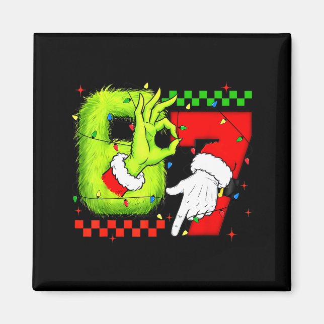 Imán Funny Six Seven 67 Meme 6 7 Christmas Elf Hand Boy (Frente)