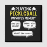 Imán Funny Sports Pickleball Player<br><div class="desc">Agarra las palas de bolas y las pelotas de la bolsa. Funny Pickle Ball Sport Design para todo aquel que ame el juego y juegue un juego con una red al aire libre.</div>