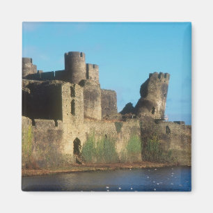 Imán Gales - castillo de Caerphilly, con una vista de l