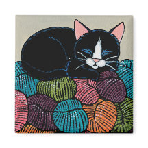 Gato durmiente en la montaña del Ilustracion Yarn