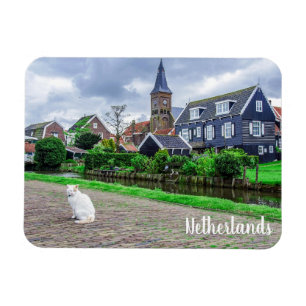 Imán Gato en el pueblo pesquero tradicional