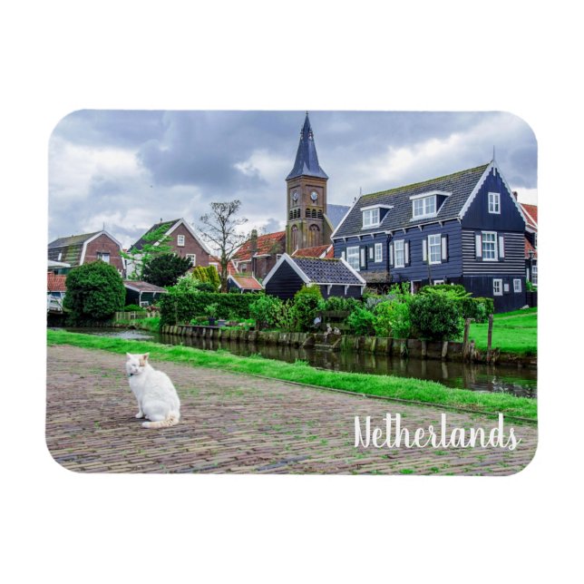 Imán Gato en el pueblo pesquero tradicional (Horizontal)