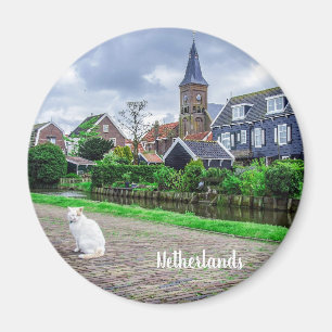 Imán Gato en el pueblo pesquero tradicional